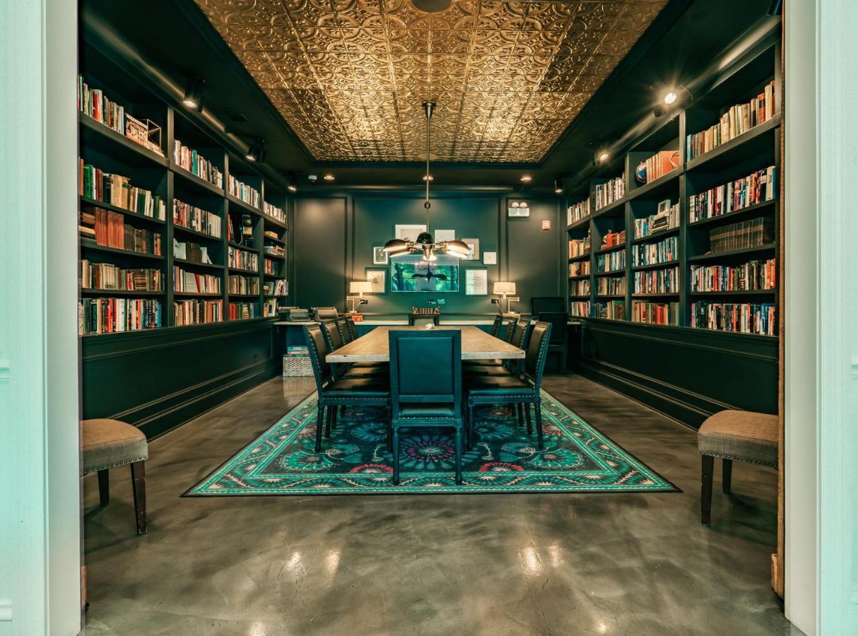The Guesthouse Hotel Чикаго Экстерьер фото